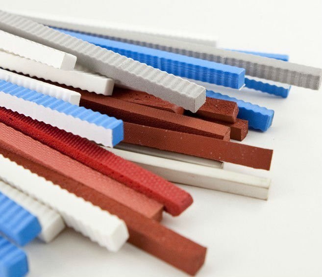 Dureté 40-45 degrés C Processus de fabrication du caoutchouc à cellules ouvertes pour la coupe