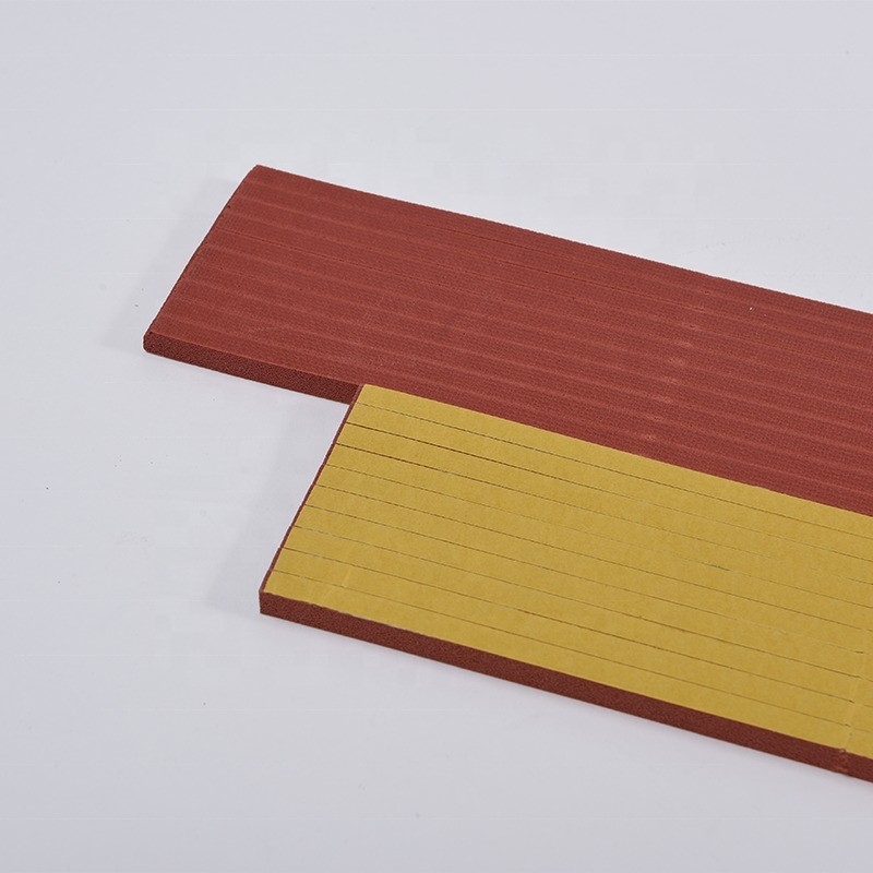 Coupe à l'élastique éjection en caoutchouc en rouge pour les cellules ouvertes en caoutchouc en contreplaqué plat en acier