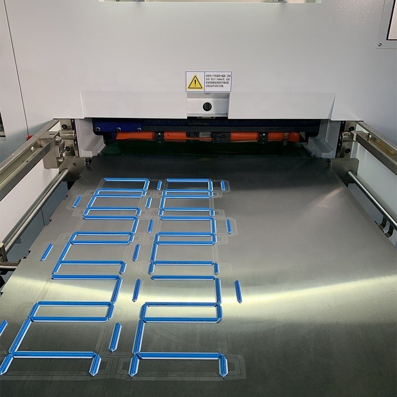 Découpe à la matrice en vrac par découpe sous pression pour la fabrication de cartons et de boîtes en papier ondulé