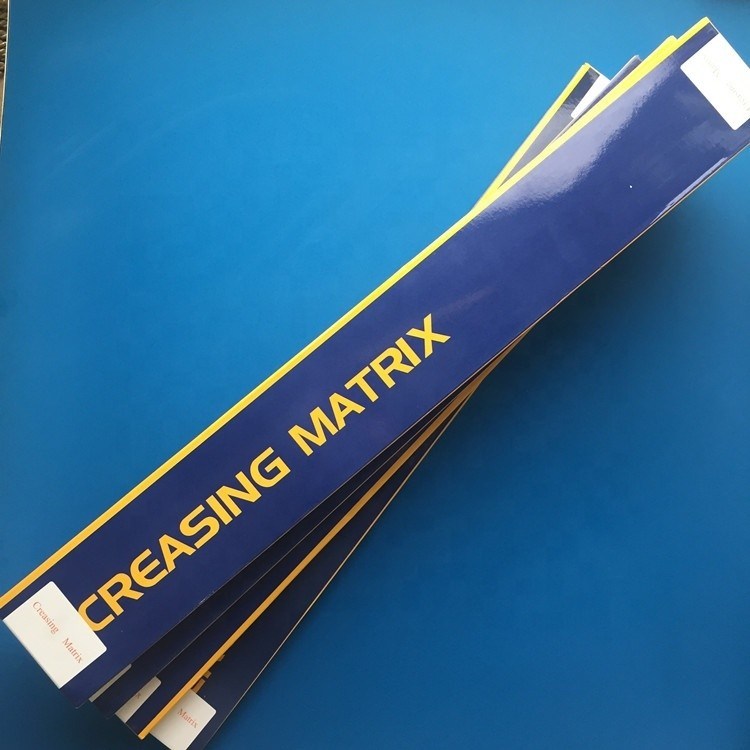 Découpe à la matrice en vrac par découpe sous pression pour la fabrication de cartons et de boîtes en papier ondulé